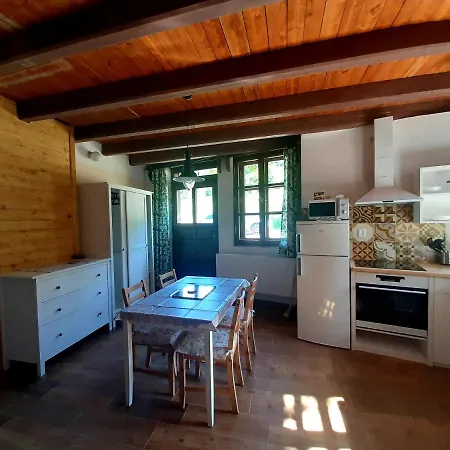 Chaloupka U Lesa